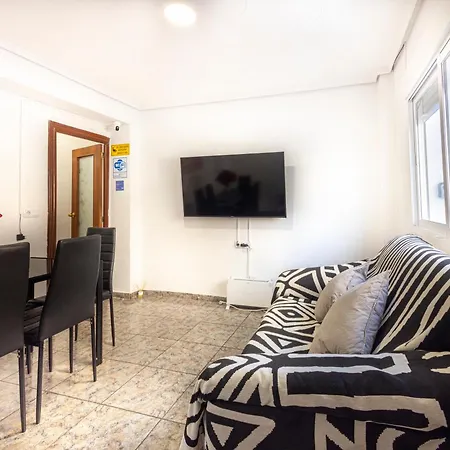 Apartamento Cómodo Cerca Del Metro Y De La Feria Valencia *