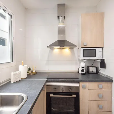 Apartamento Cómodo Cerca Del Metro Y De La Feria Valencia *