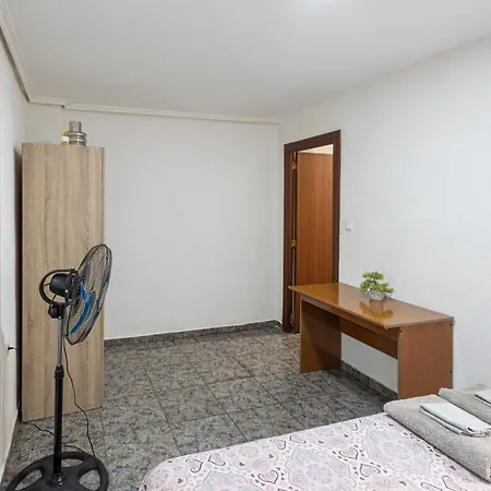 Cómodo Cerca Del Metro Y De La Feria Valencia Apartamento